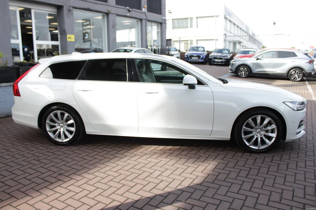 2019 VOLVO V90 - Image 3