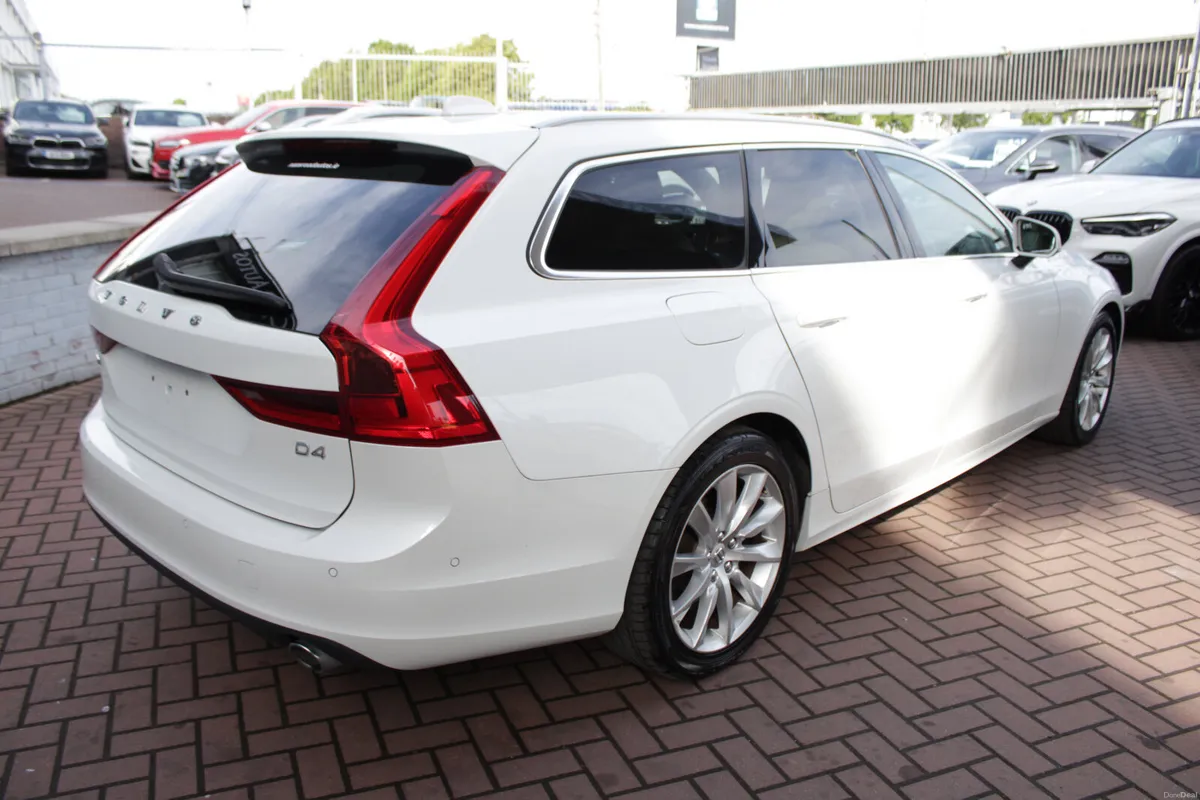 2019 VOLVO V90 - Image 4