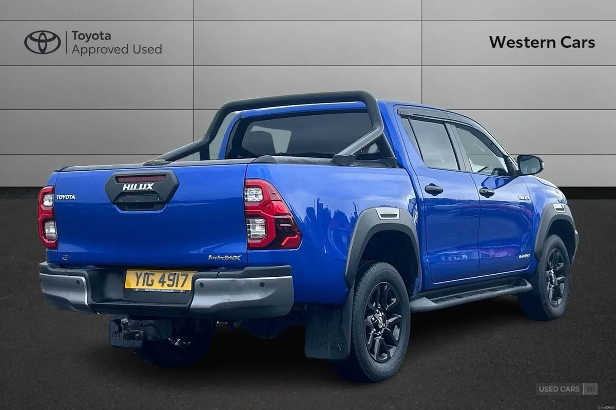 Toyota Hilux 2.8 D-4D Invincible X 4WD Euro 6 (s/s - Image 2