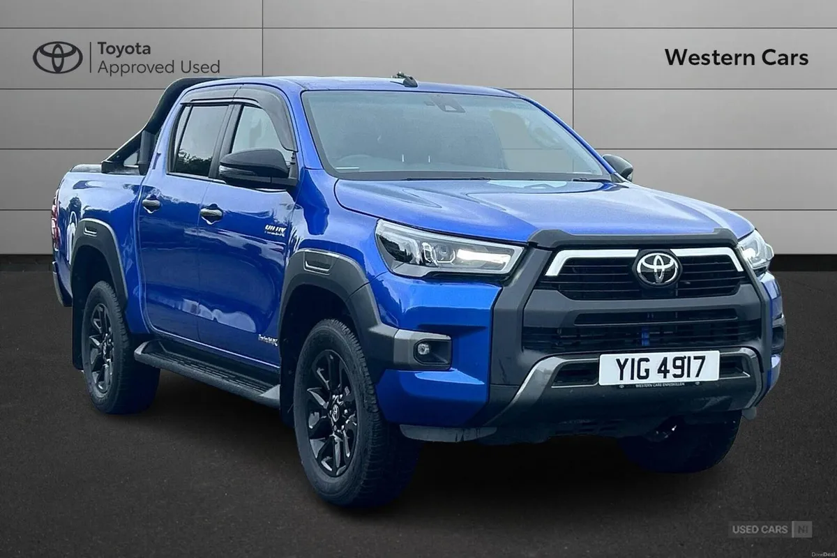 Toyota Hilux 2.8 D-4D Invincible X 4WD Euro 6 (s/s - Image 1