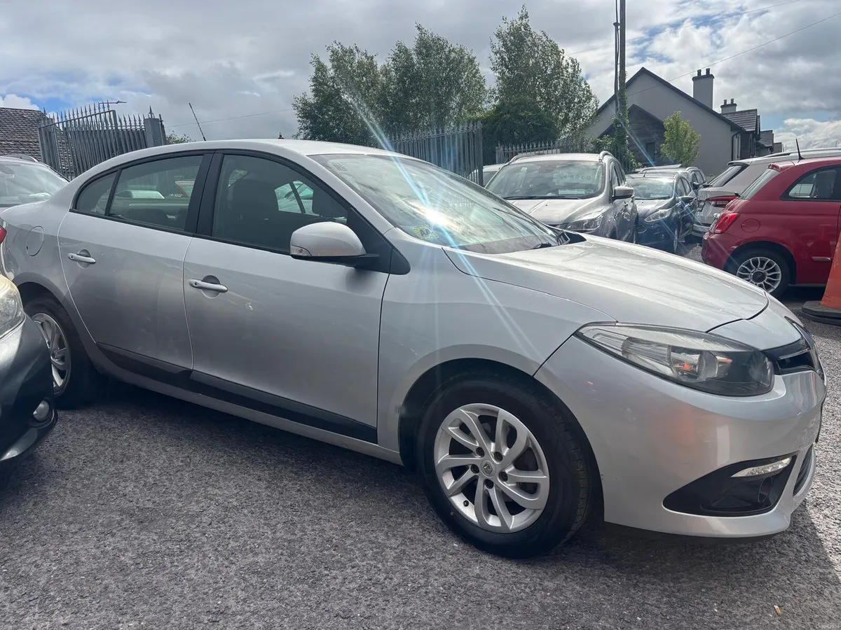 Renault Fluence 2015  DIESEL  SALOON - Image 2