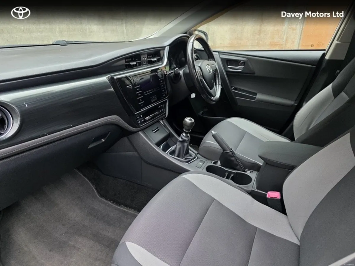 Toyota Auris 1.4 D-4D AURA 4DR - Image 6