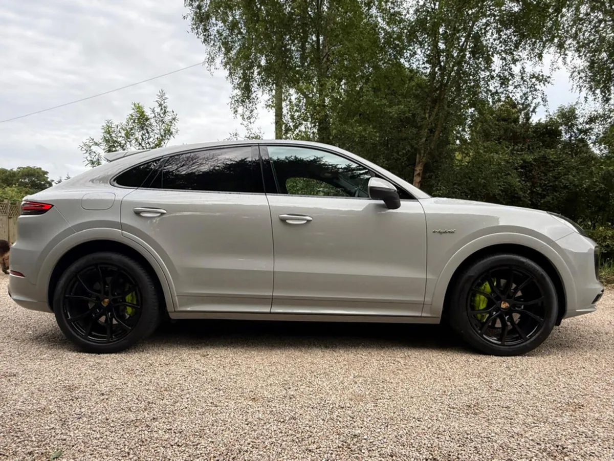 Porsche Cayenne E-HYBRID COUPE PLATINUM *Huge Spec - Image 4