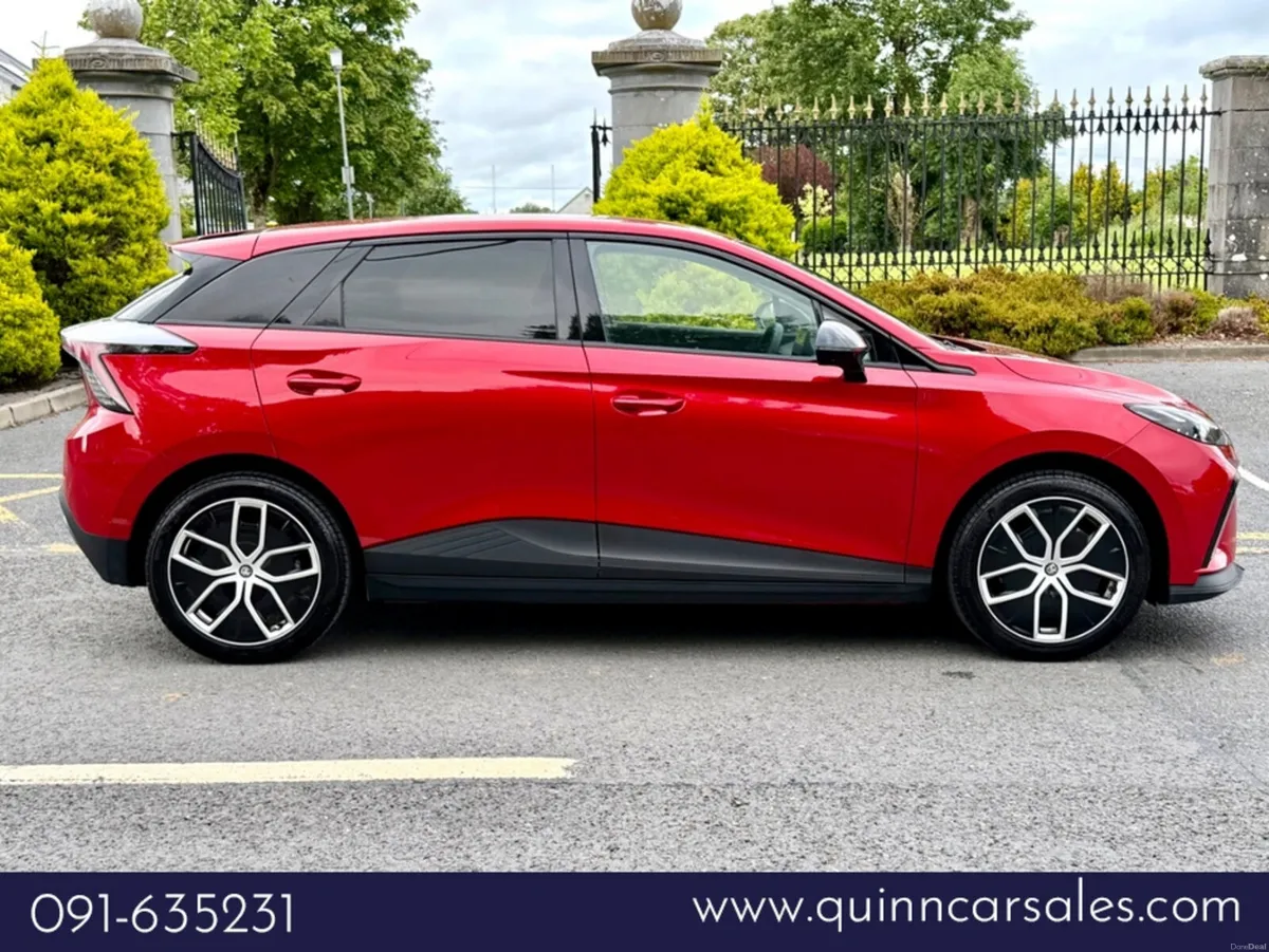 MG MG4 EXCLUSIVE TROPHY 64 KW 203 BHP 5DR AUTO LON - Image 2
