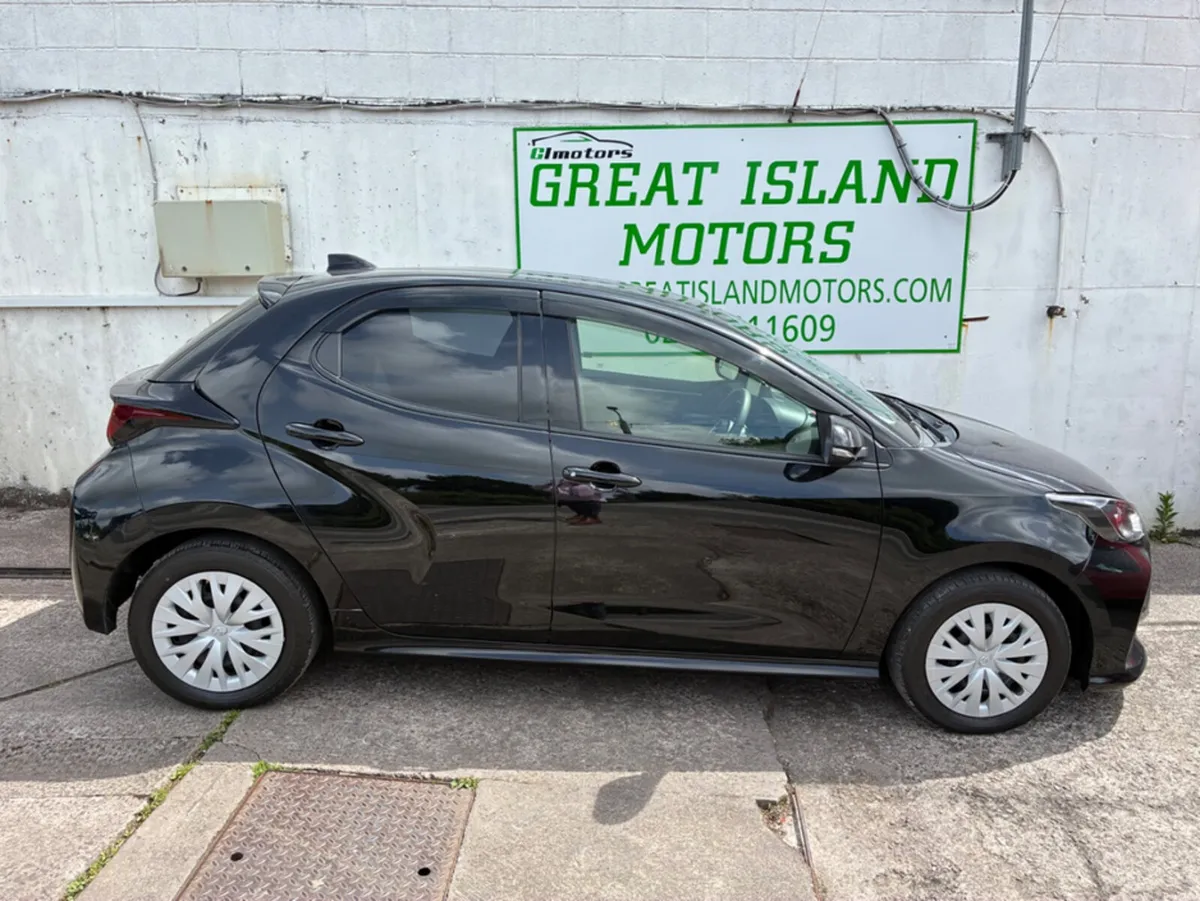 Toyota Yaris 1.5 petrol automatic hybrid - Image 4