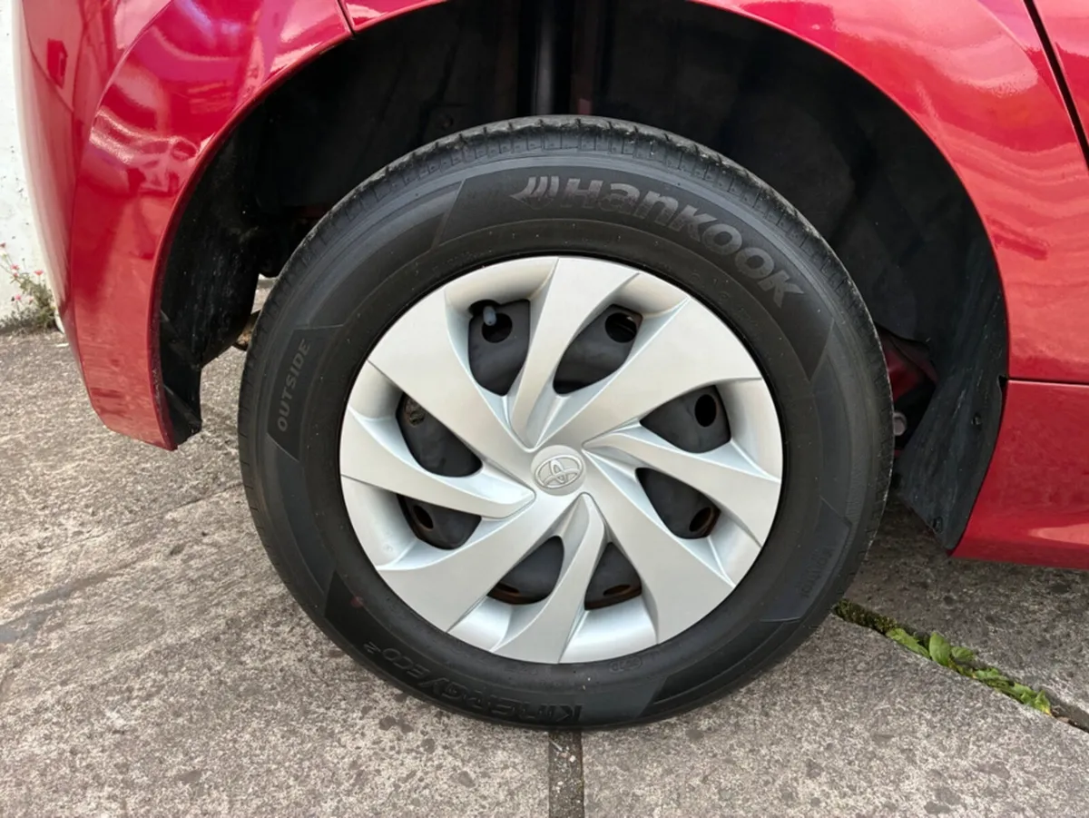 Toyota Yaris 1.0 petrol automatic - Image 2