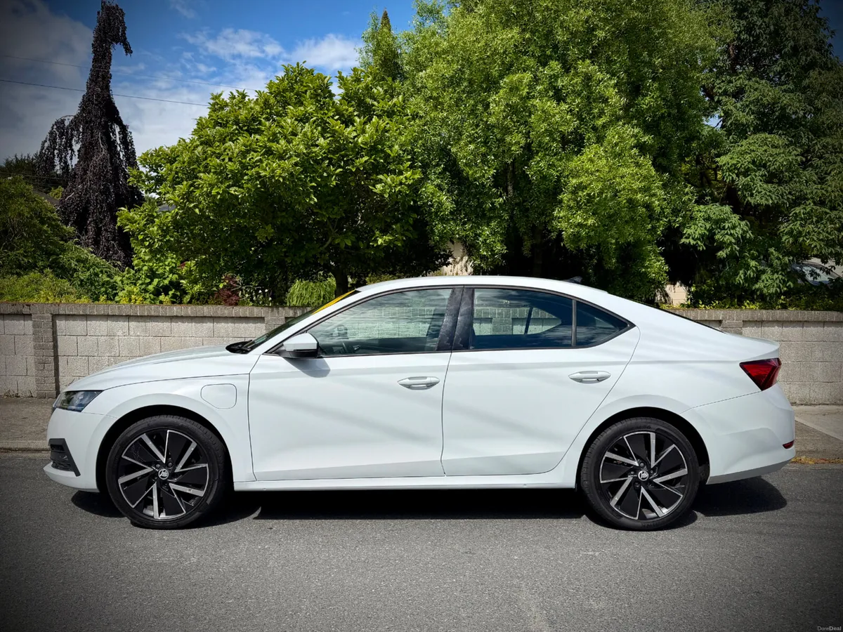 Skoda Octavia 1.4 TSi Petrol Plug In Hybrid Auto - Image 4