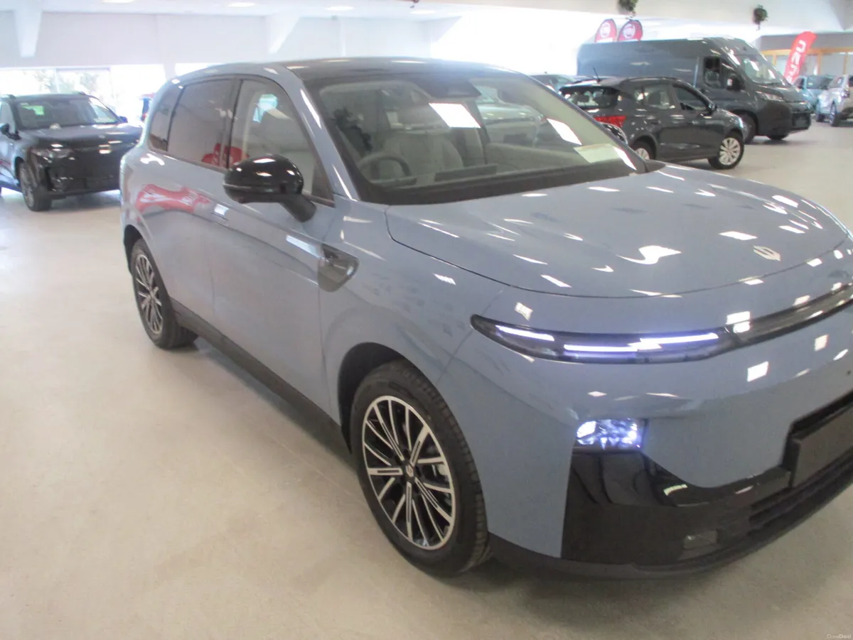 LEAPMOTOR B-10 STYLE HYBRID EV PHEV - Image 6