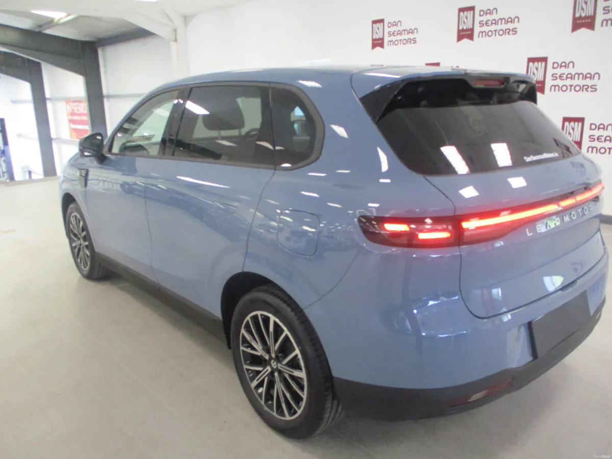 LEAPMOTOR B-10 STYLE HYBRID EV PHEV - Image 2