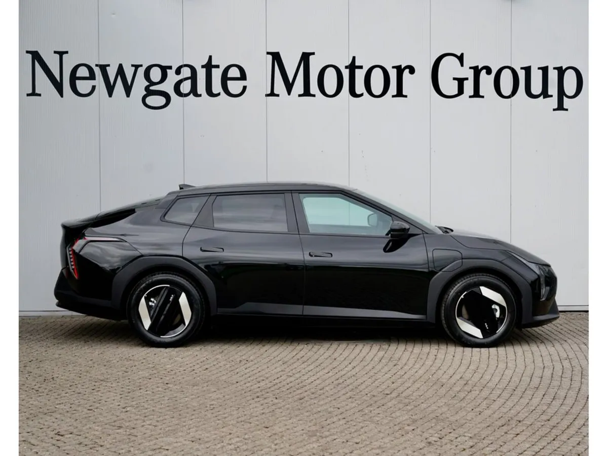 Kia EV4 Fastback Earth 2 - Image 4
