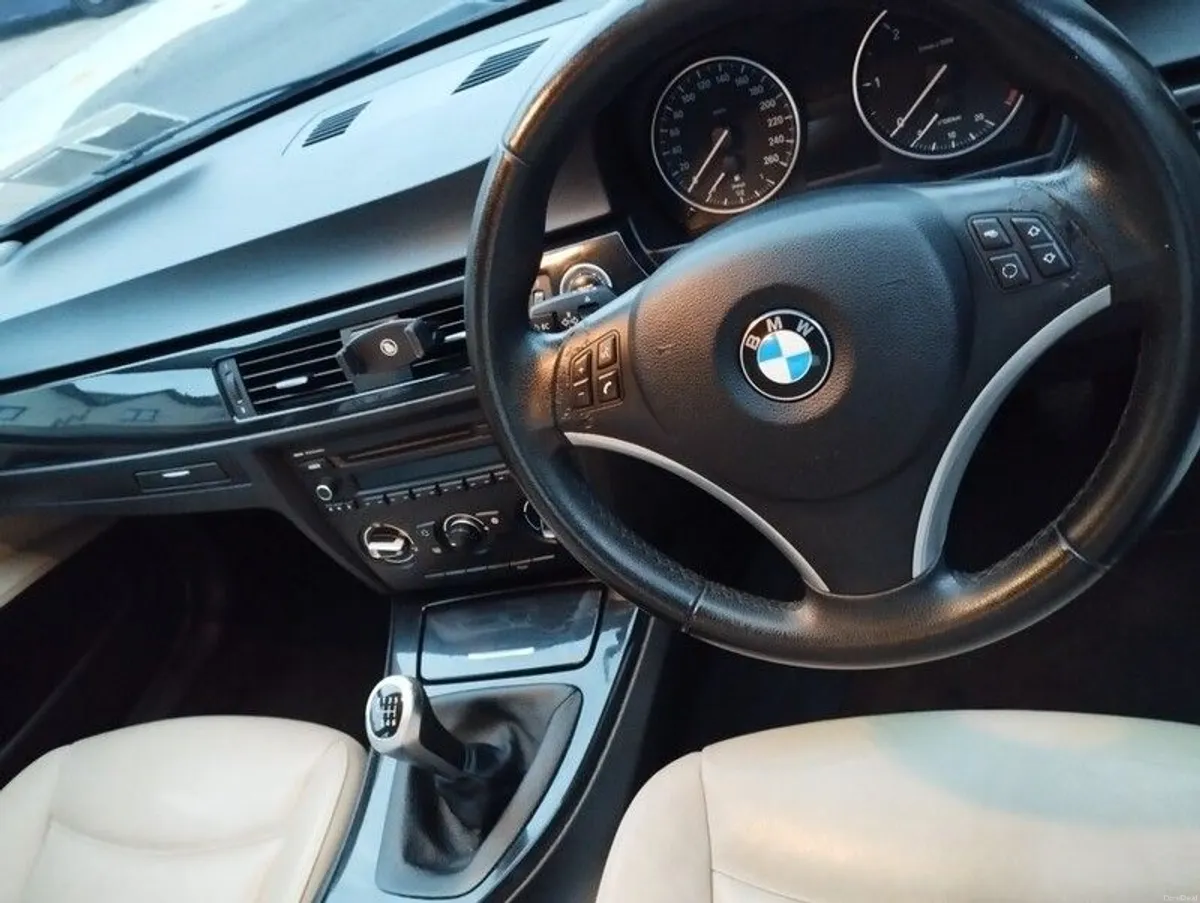 2011 Bmw 3-series - Image 3