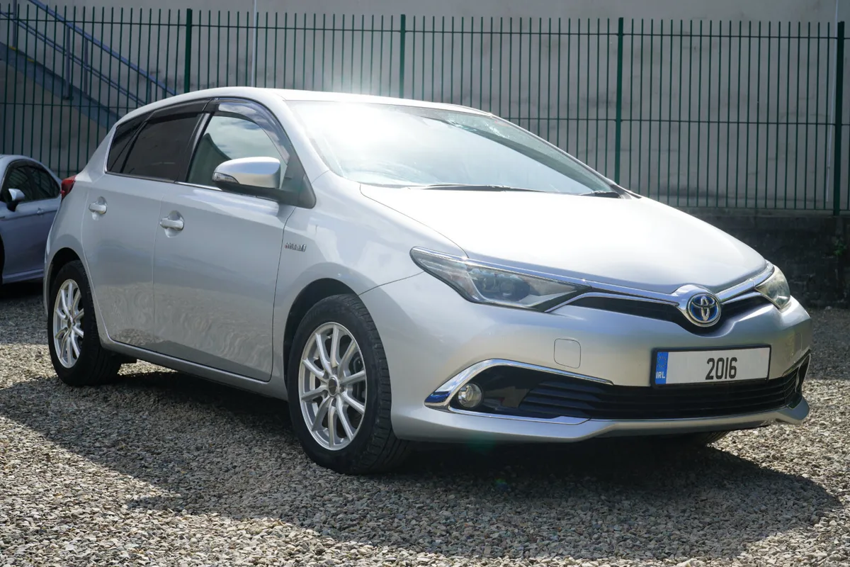 2016 Toyota Auris Hybrid - Image 1