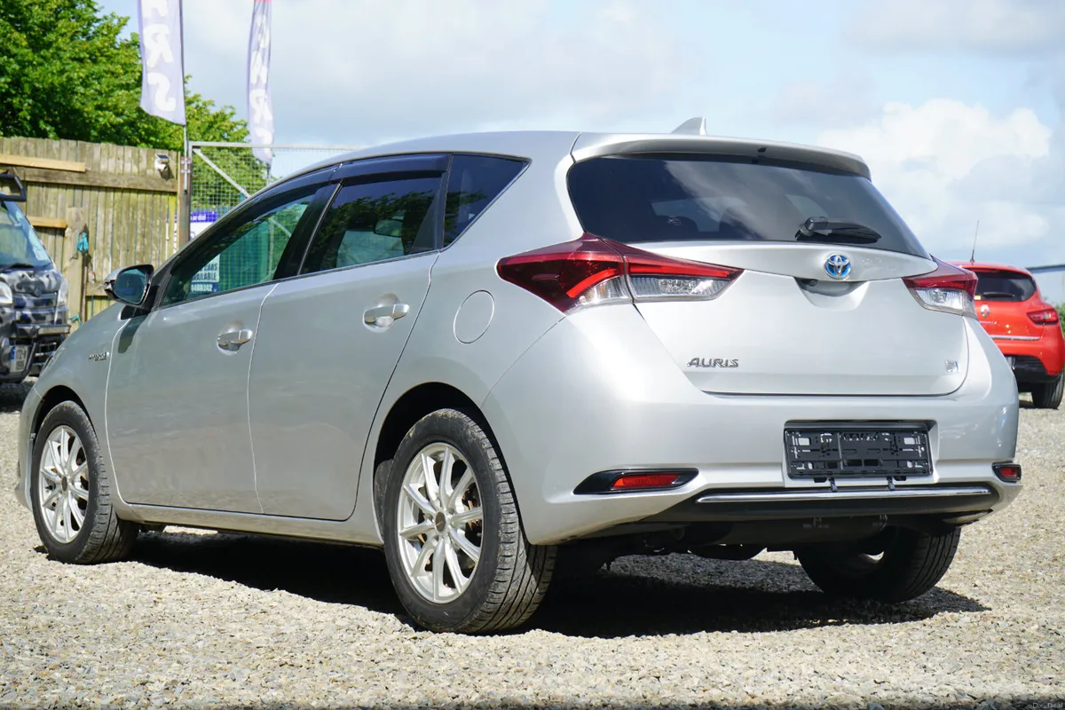 2016 Toyota Auris Hybrid - Image 4