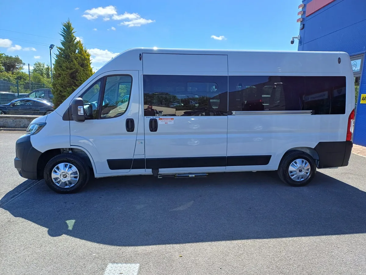 wheelchair accessible 9 seat minibus - Image 4