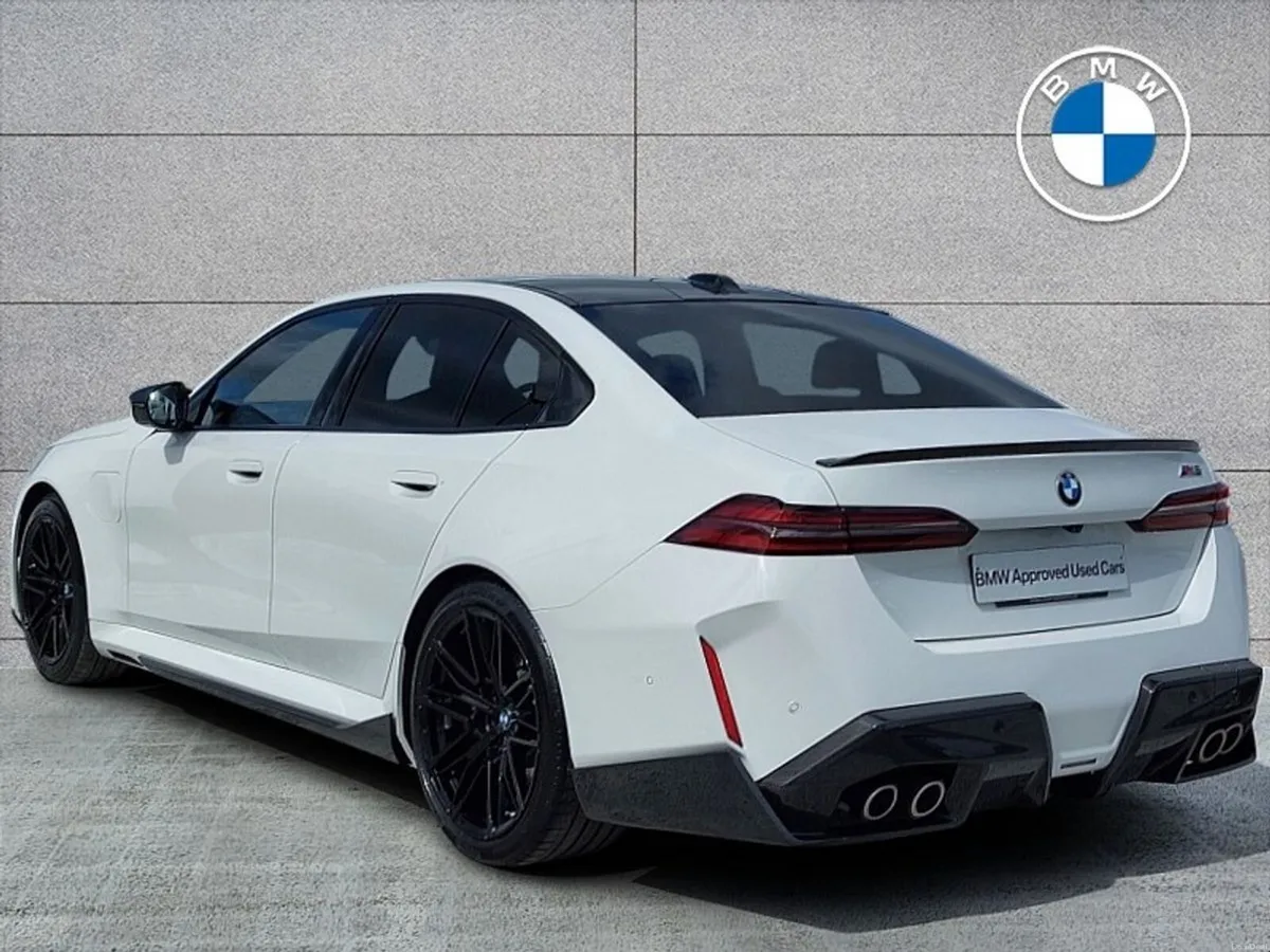 BMW M5 Saloon - Image 2