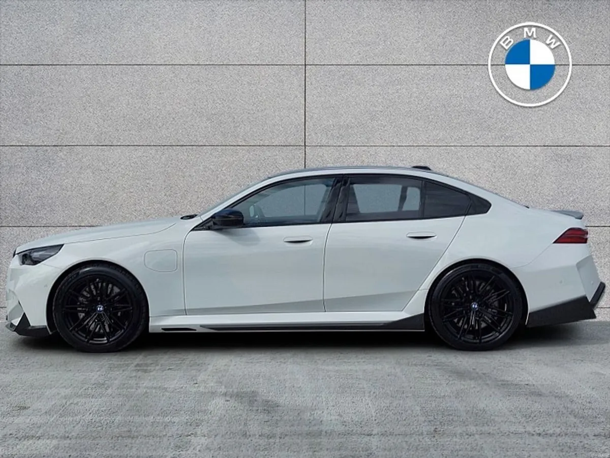 BMW M5 Saloon - Image 3
