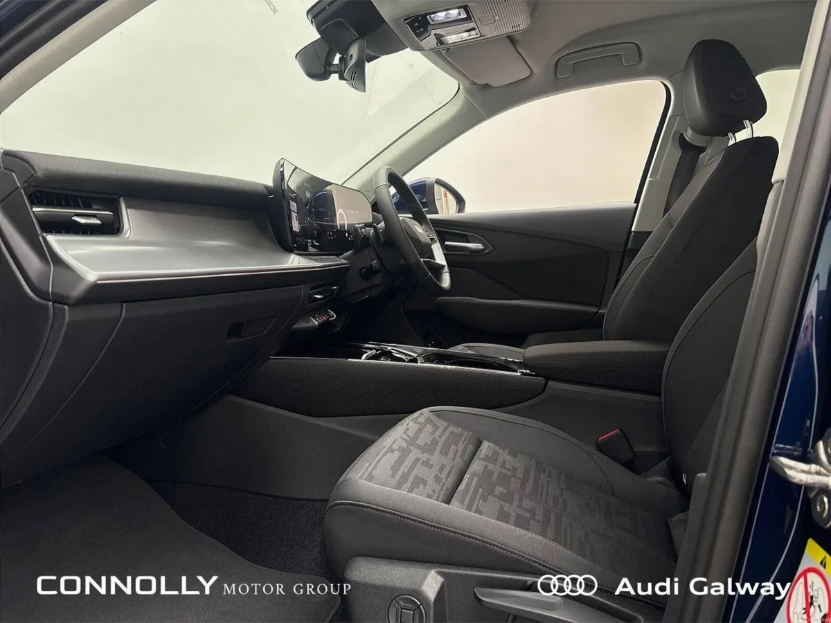 Audi Q3 €569 p/m - E-HYBRID SUV SE A/T - Image 5