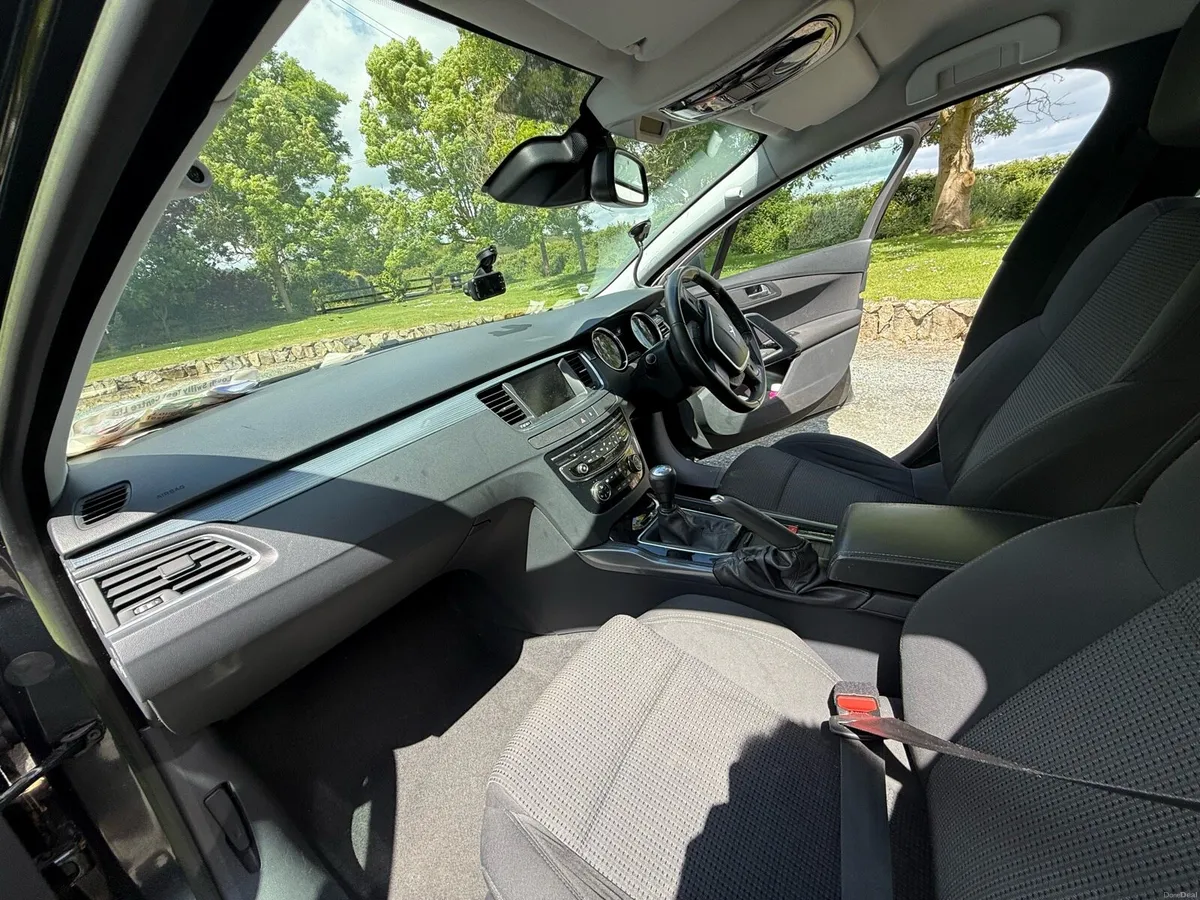 Car - Image 3
