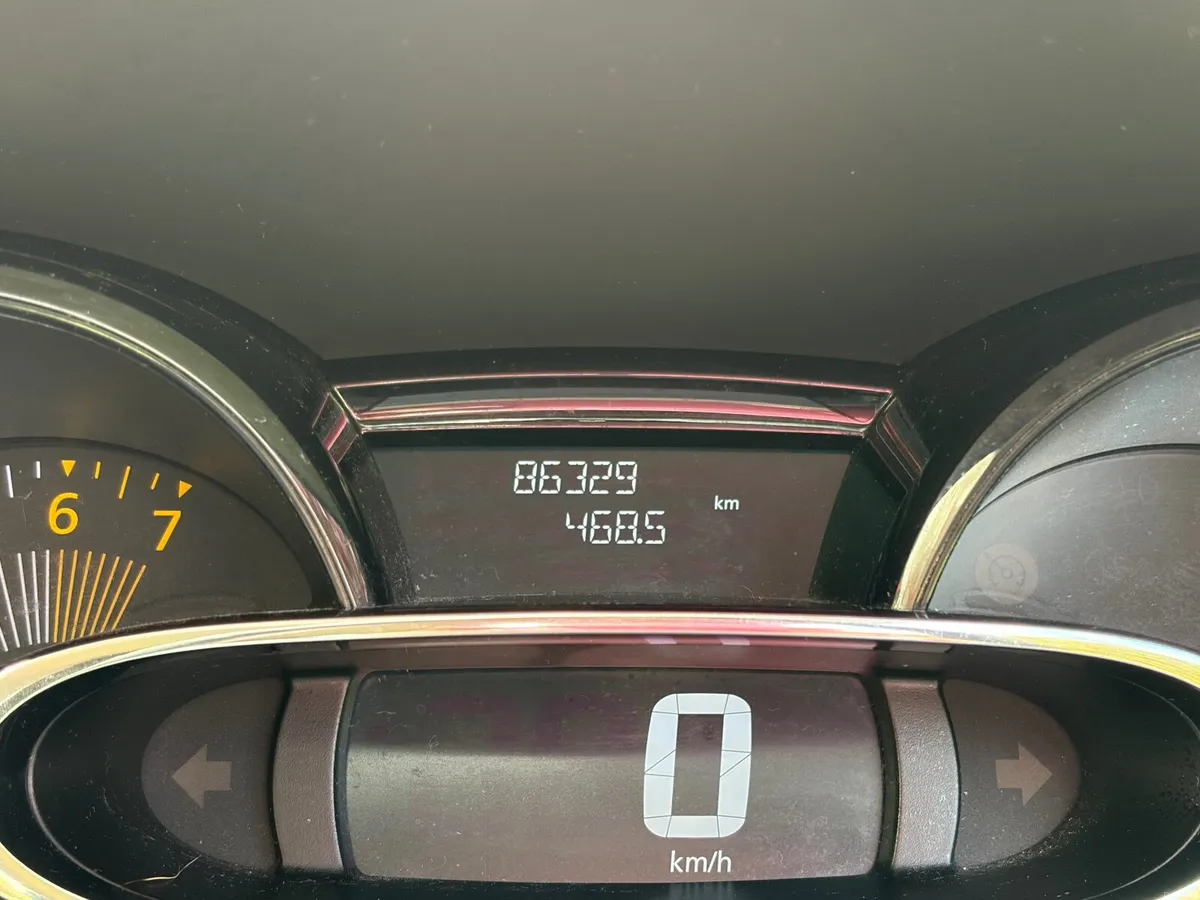 Renault Clio 2013 *Low mileage* - Image 3