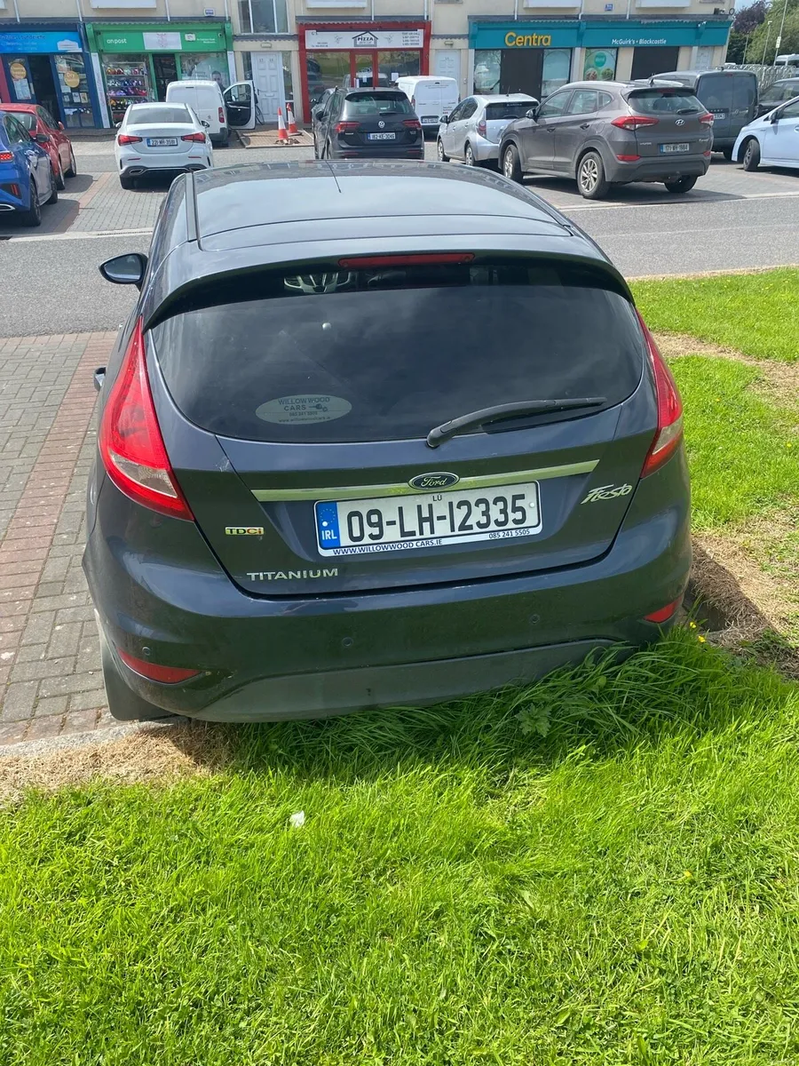 Ford fiesta titanium - Image 4