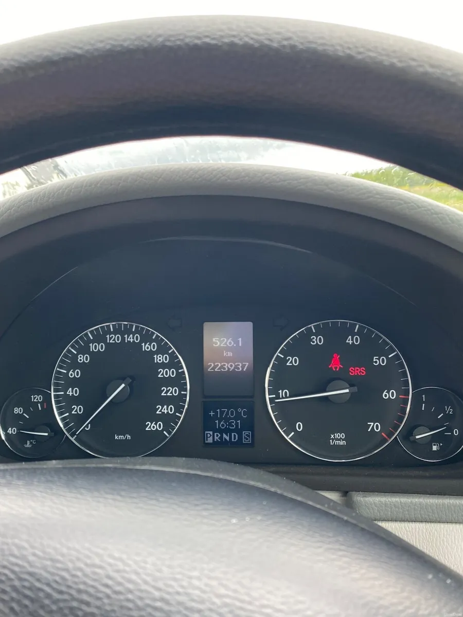 Mercedes-Benz C-Class 2005 - Image 2