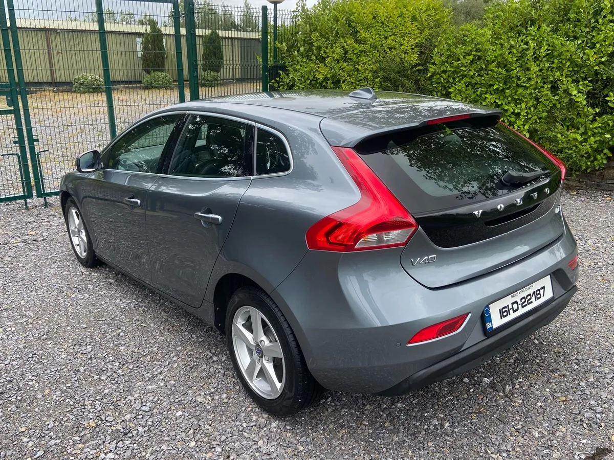 2016 Volvo V40 SE 2.0 Diesel - Image 4
