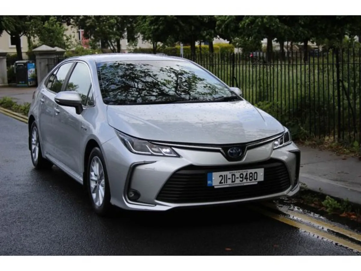 Toyota Corolla Hybrid Luna Saloon 4DR Auto - only - Image 3