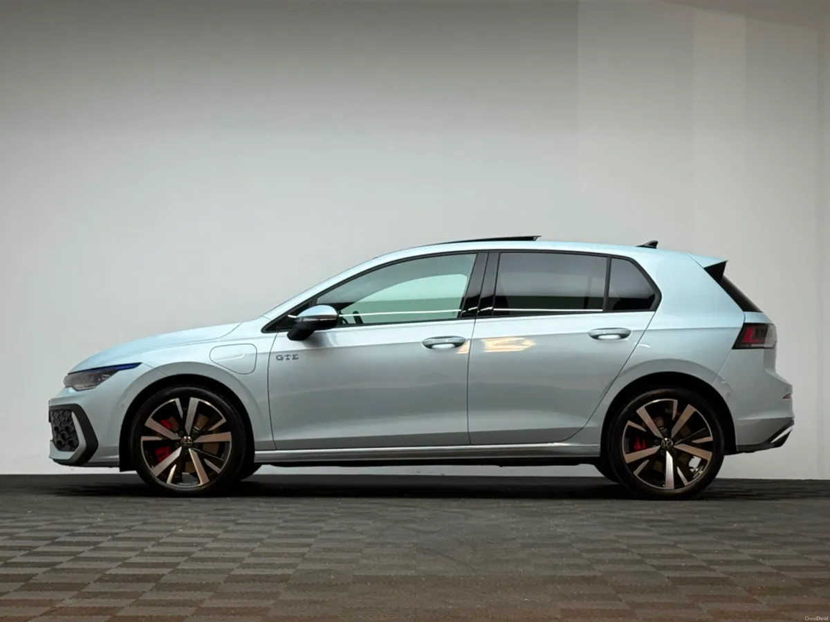 Volkswagen Golf GTE 1.5 PHEV 272HP DSG - Image 4