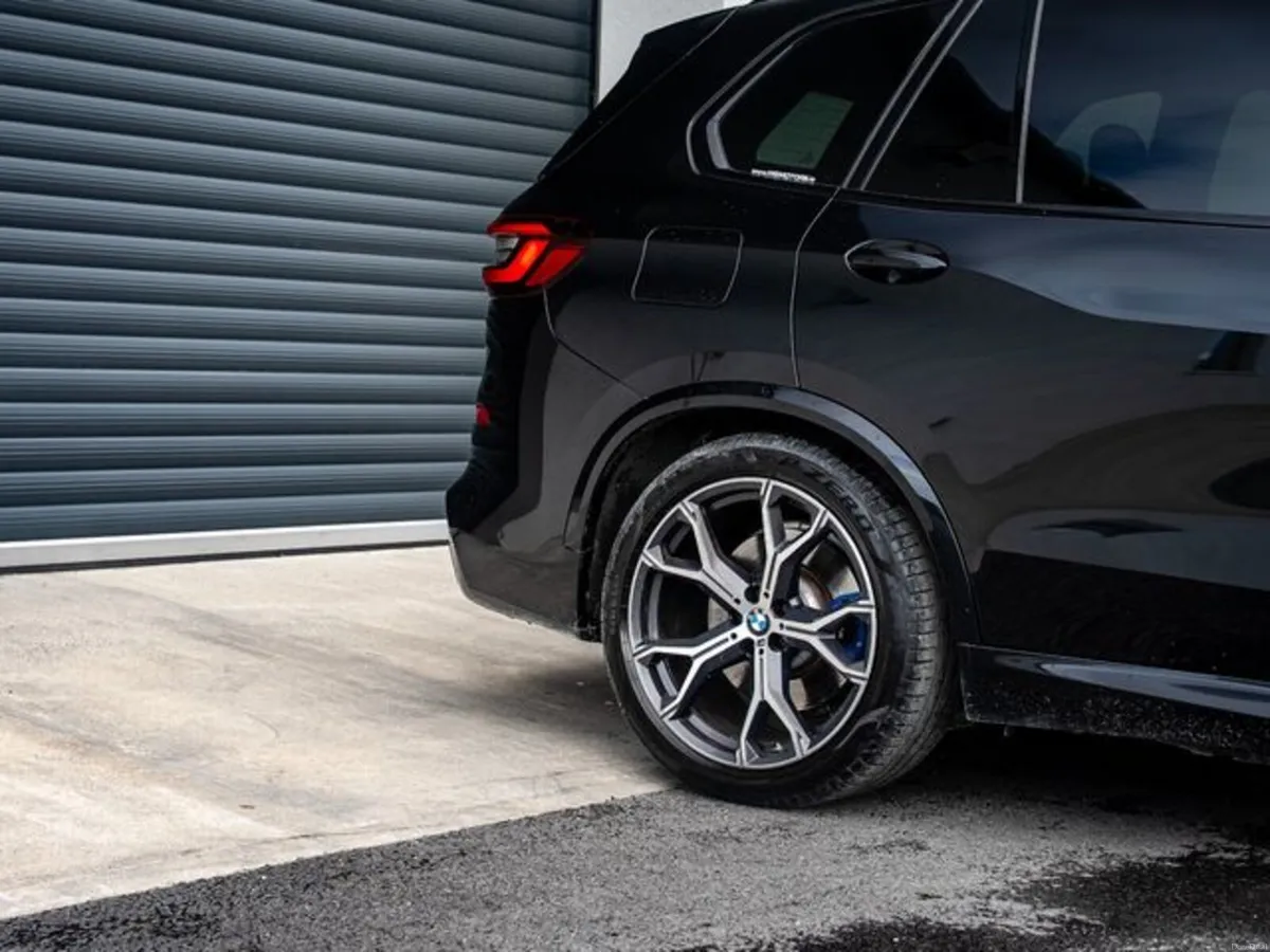 BMW X5 XDRIVE45E M SPORT **PRO PACK** - Image 3