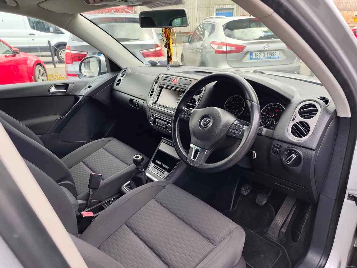 Volkswagen Tiguan 2010 - Image 5