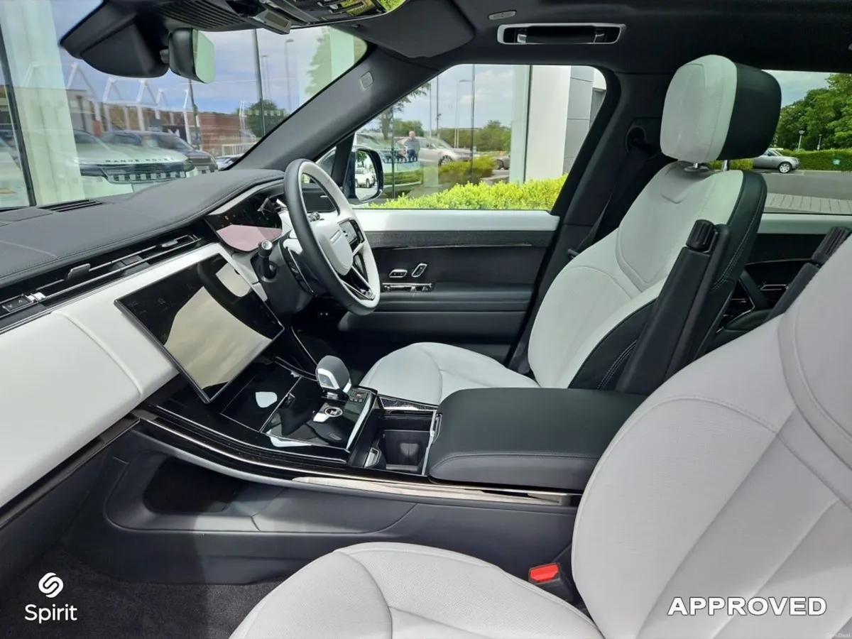 Land Rover Range Rover Sport 3.0 PHEV SE Dynamic - Image 4