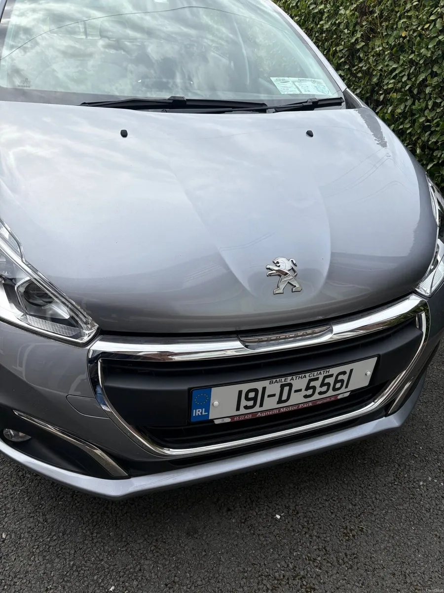 Peugeot 208 - Image 1