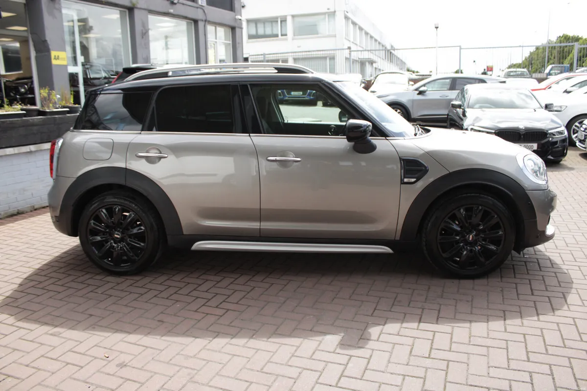 2.0D LUXURY EDITION 5DR HATCHBACK AUTOMATIC // 1 O - Image 3
