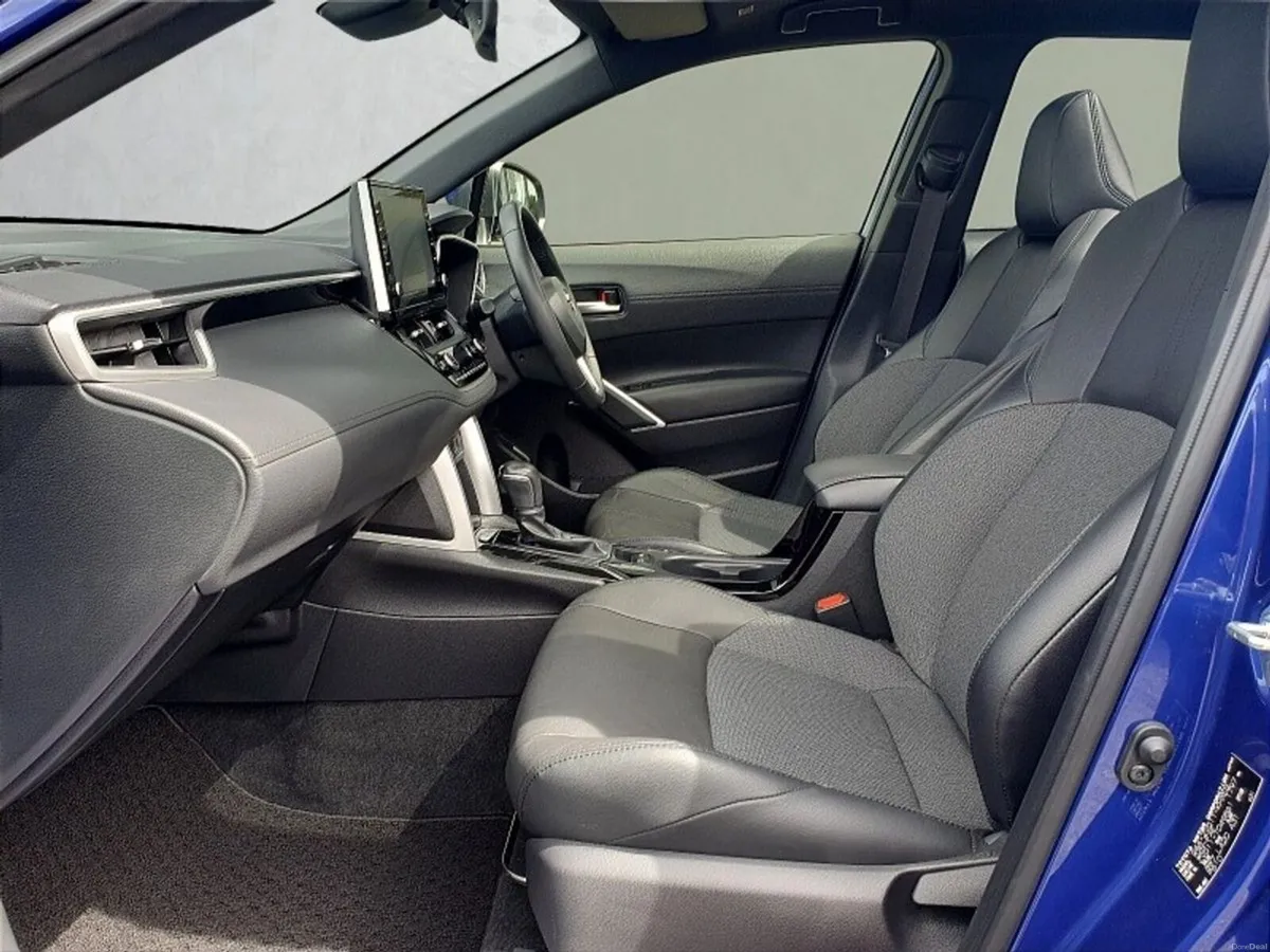 Toyota Corolla Cross ** COROLLA CROSS HYBRID ** TO - Image 6