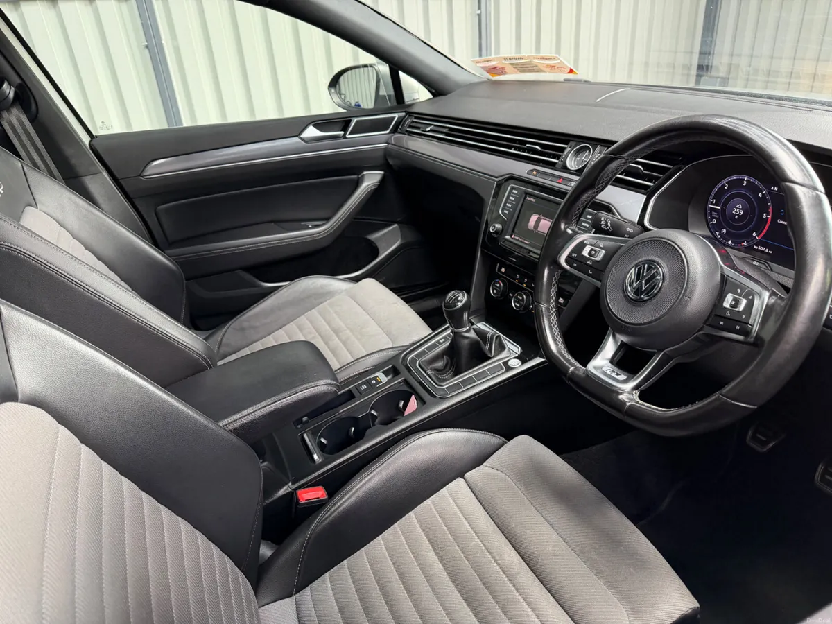 Volkswagen Passat 2017 R-Line 2.0 Tdi Pan Roof - Image 4