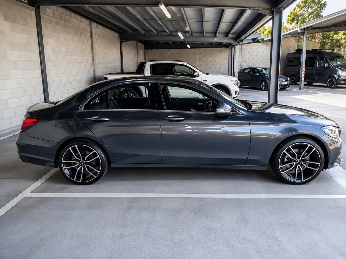 Mercedes Benz CCLASS C220 - Image 2