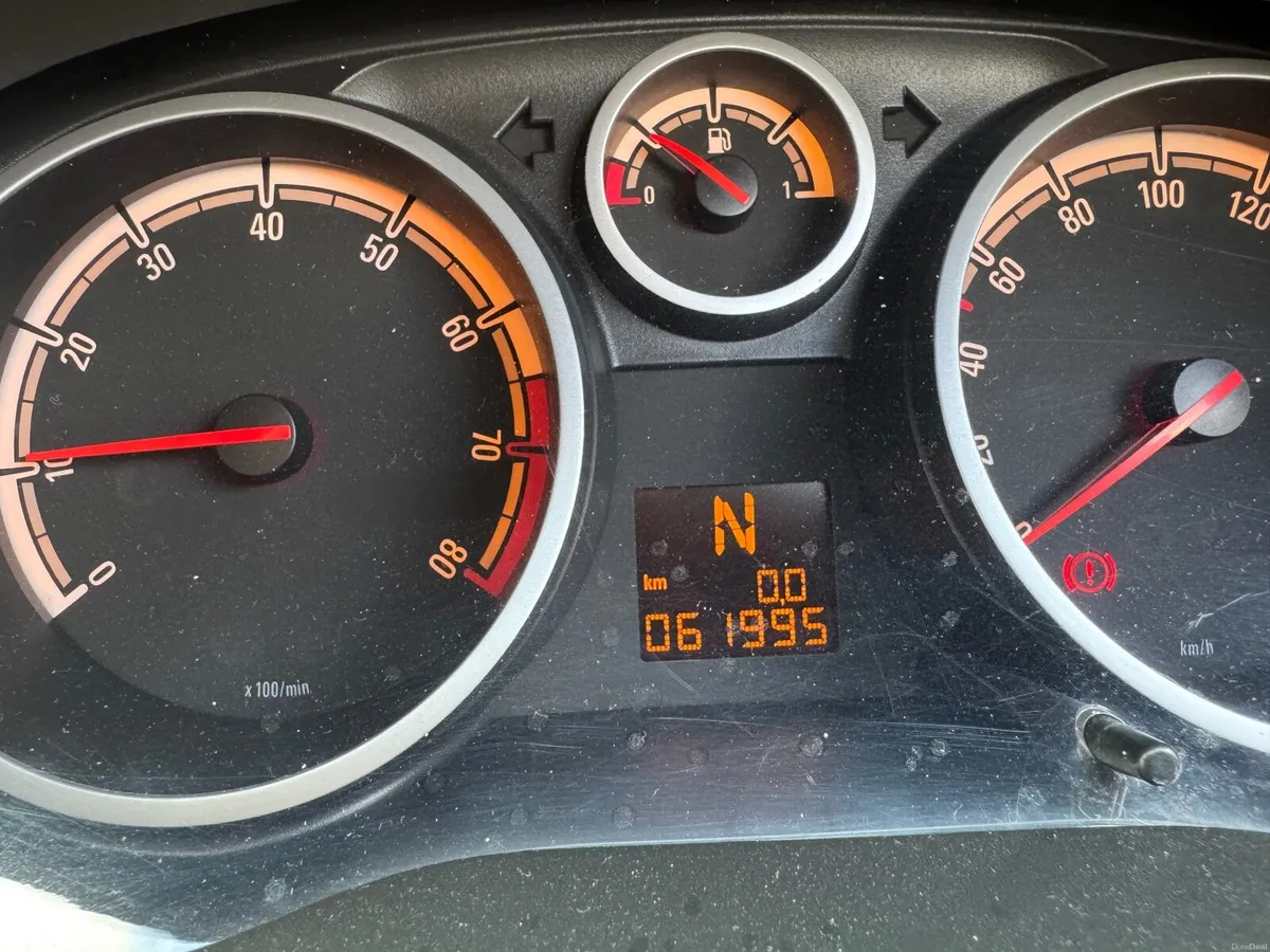 Opel Corsa 2011 automatic ( low mileage) - Image 3