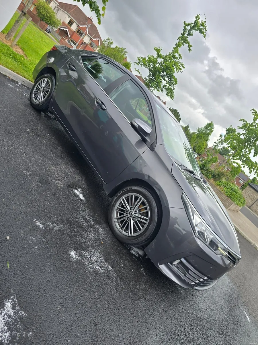Toyota Corolla 2018 - Image 2