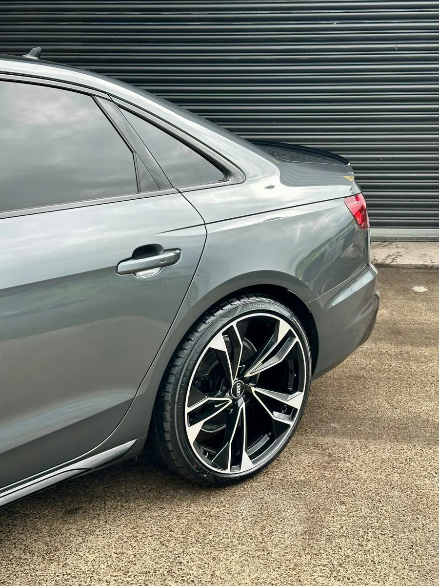 2022 AUDI A4 2.0L SLINE BLACK EDITION LOW MILEAGE - Image 3