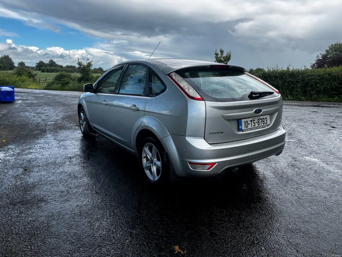 2010 Ford Focus - Image 2