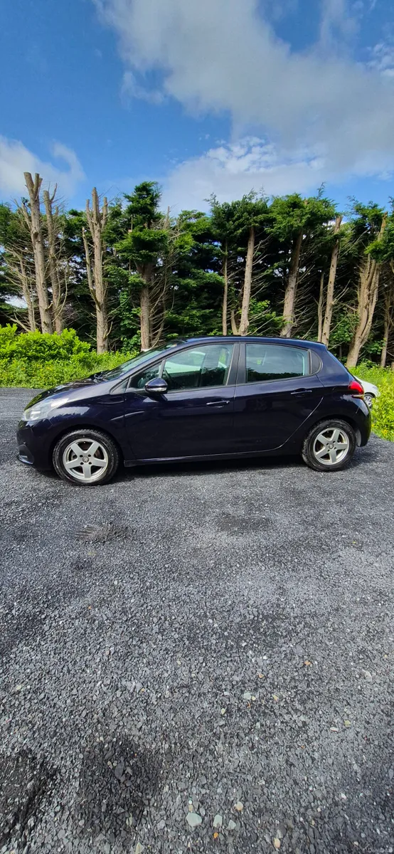 PEUGEOT 208 PURETECH TURBO AUTOMATIC 2017 - Image 4