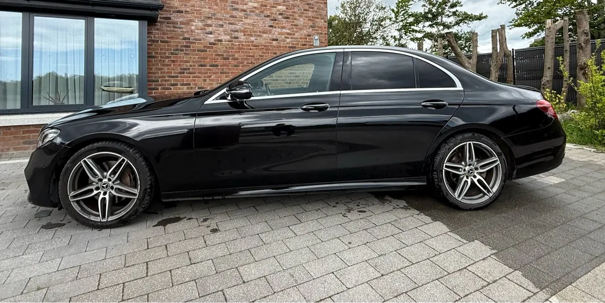 Selling a Mercedes in excellent condition - Image 2