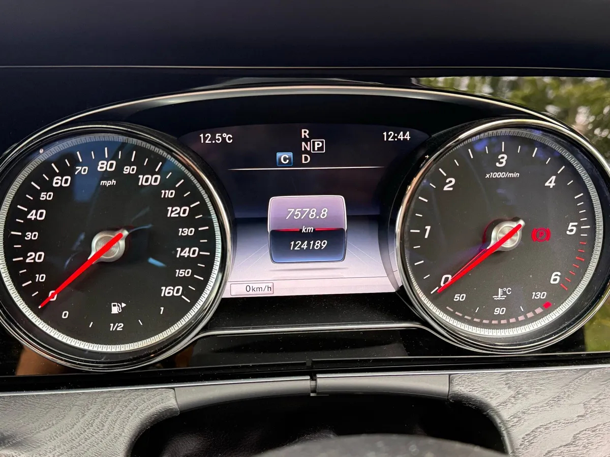 Selling a Mercedes in excellent condition - Image 4