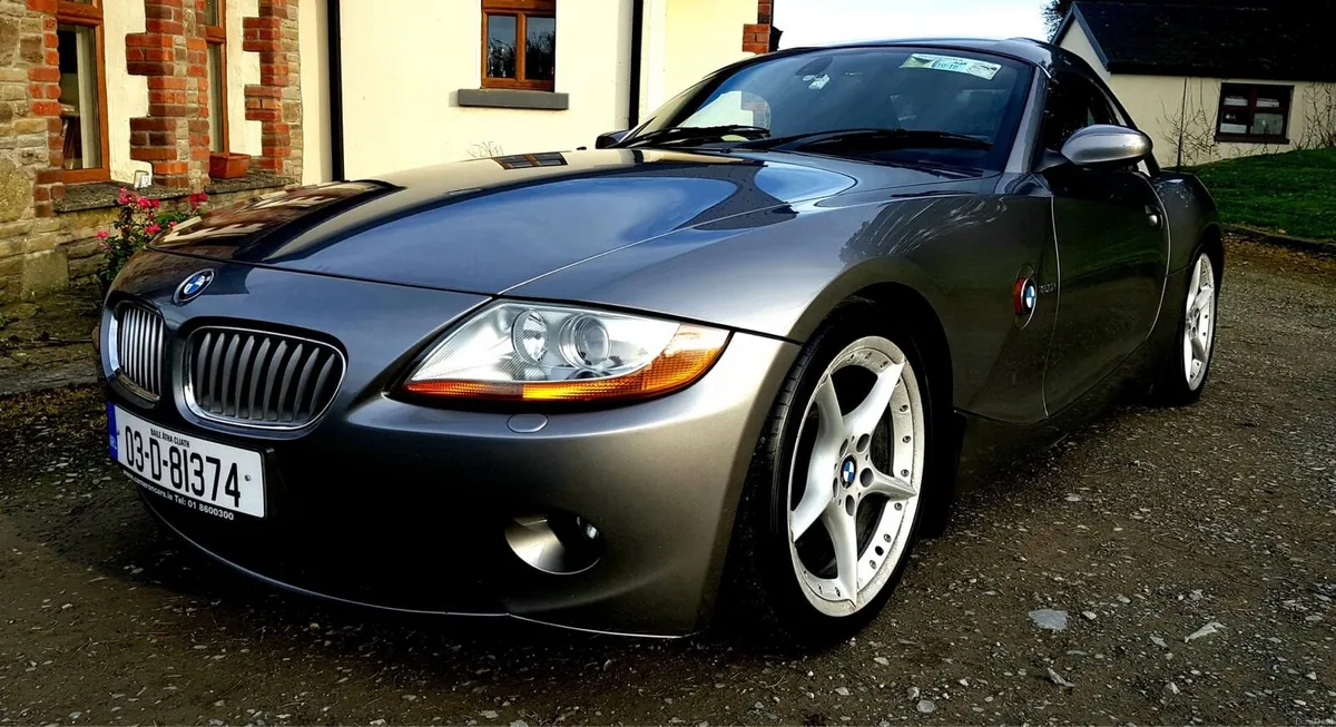 BMW z4 3.0 Hardtop Convertible Coupe - Image 2