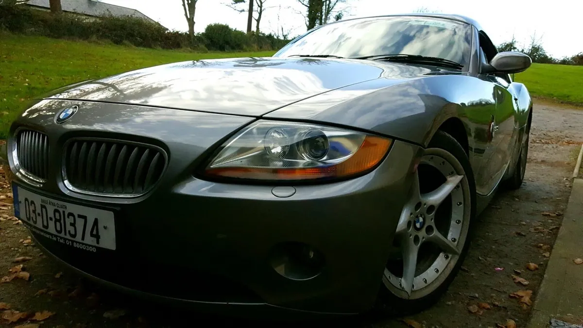 BMW z4 3.0 Hardtop Convertible Coupe - Image 5