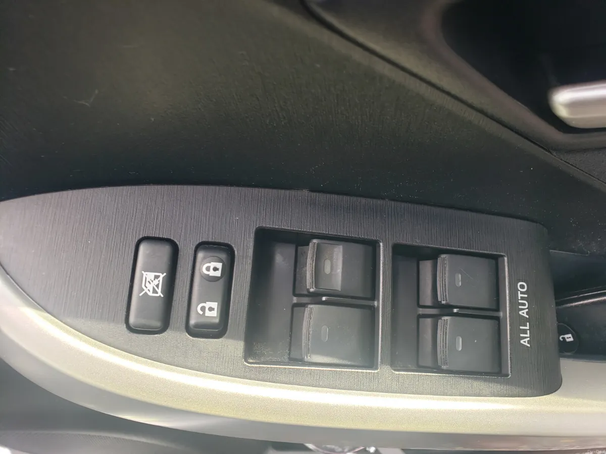 Toyota Prius 2015 - Image 5