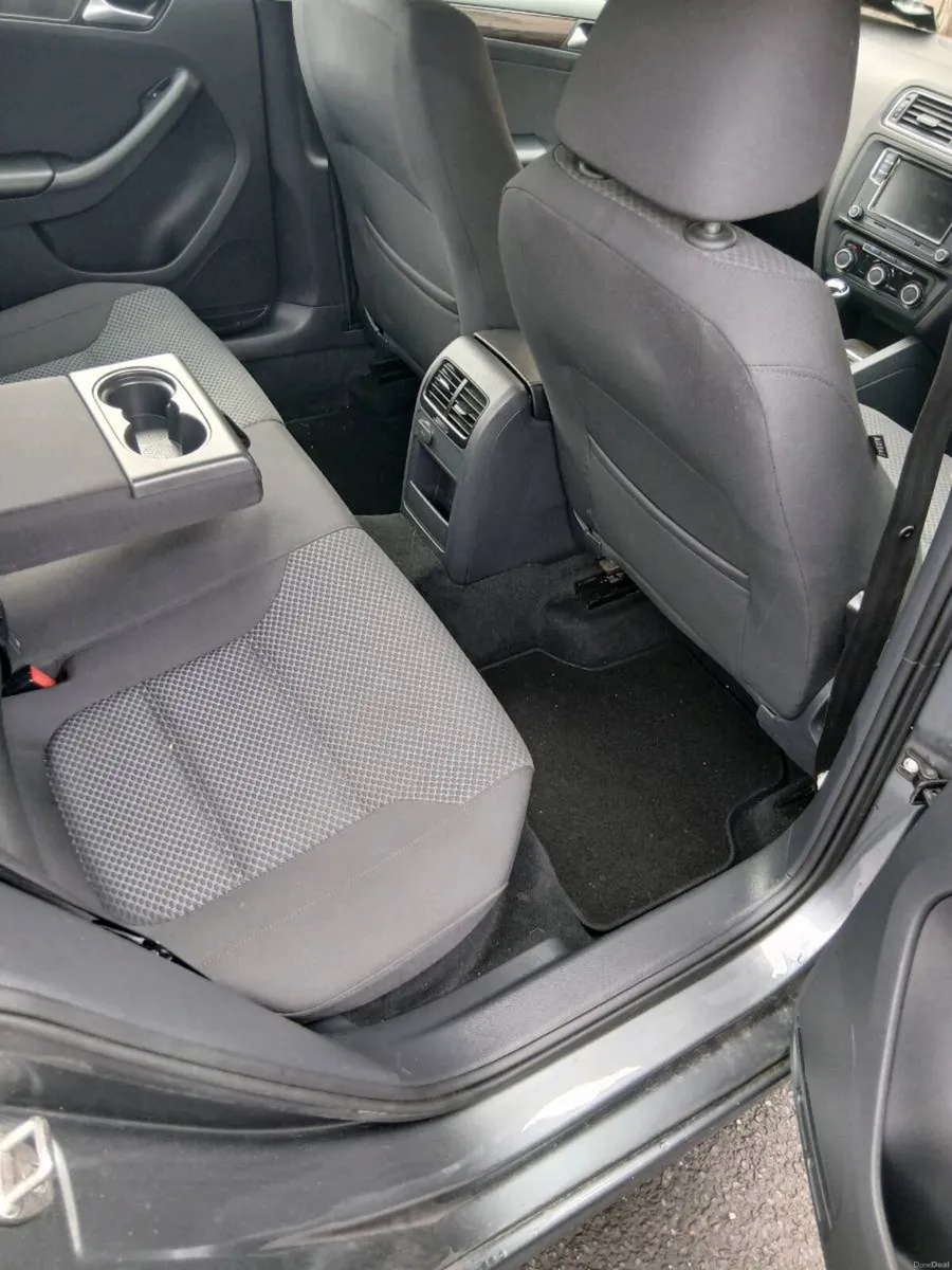 Volkswagon jetta - Image 4