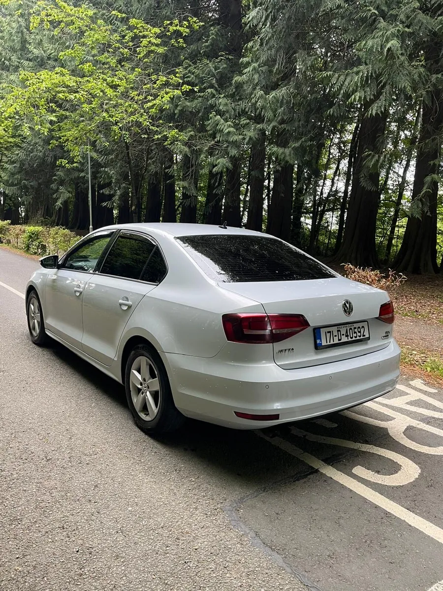Volkswagen Jetta 2.0L automatic - Image 4