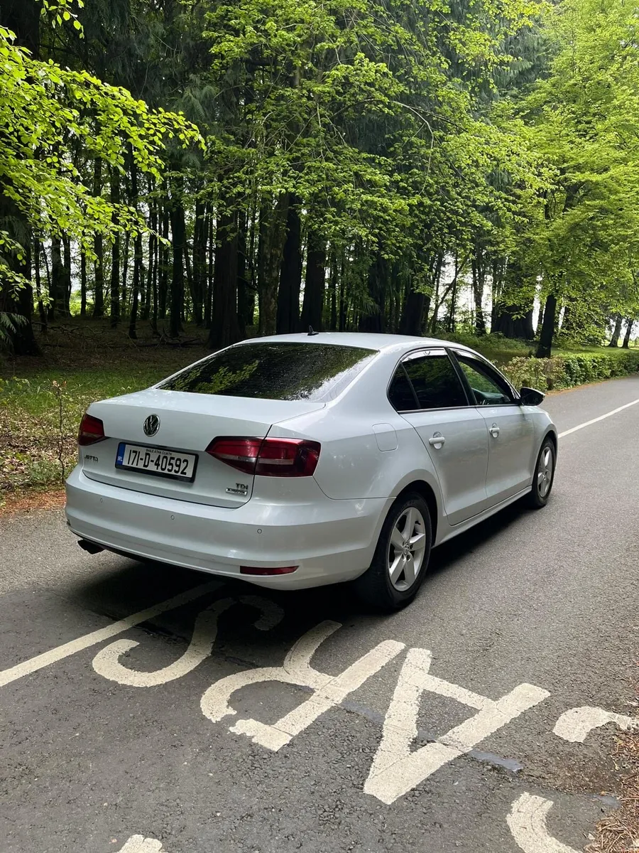 2017 Volkswagen Jetta automatic - Image 6