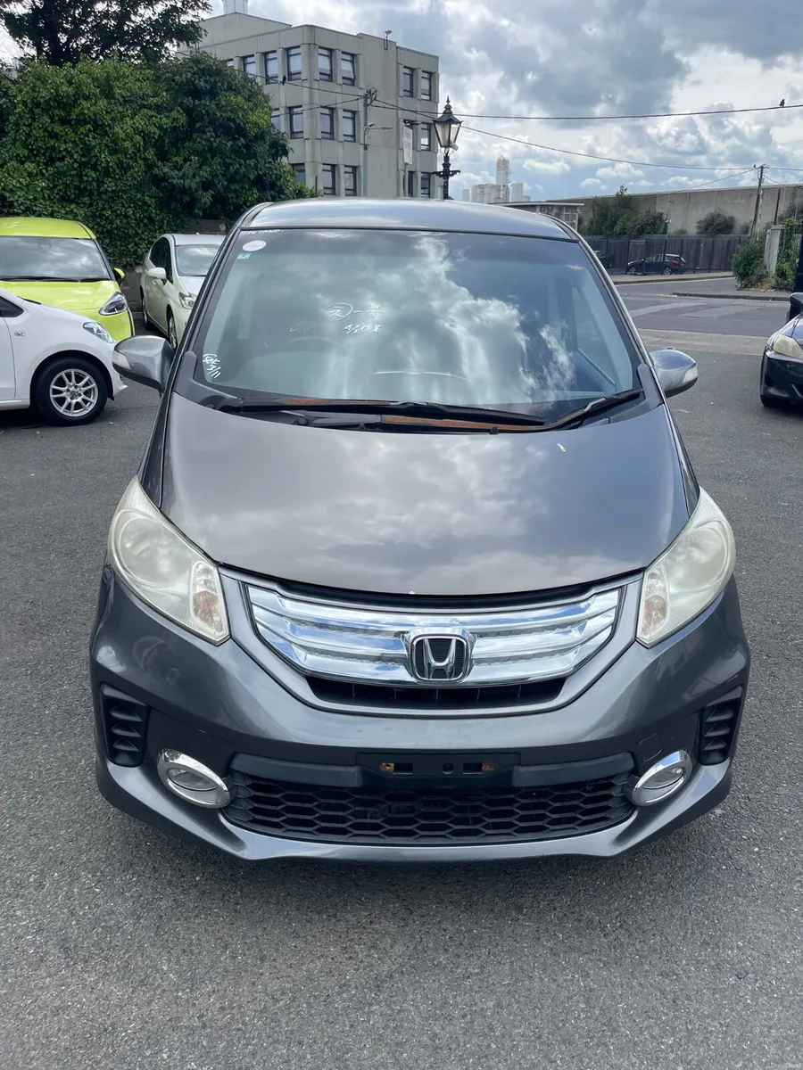 Honda freed  hybrid auto 6 seat leather seat - Image 3